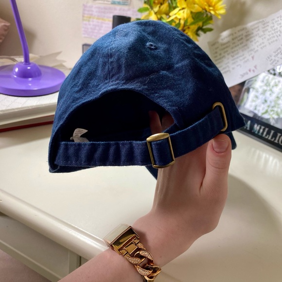 Baseball cap - Picture 2 of 4